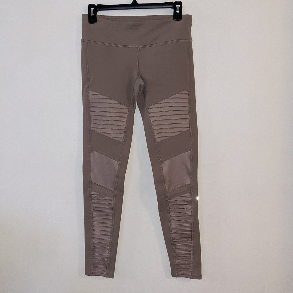 NWOT Alo Yoga Moto Leggings in Olive Branch Sz M - Picture 2 of 7